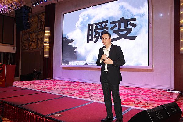 王鵬飛老師上臺(tái)分享.jpg