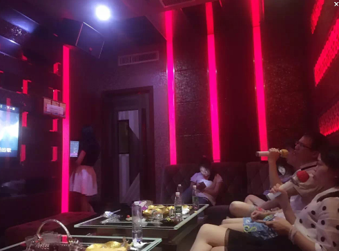 英碩吸塑90后俊男靚女集體出動，唱翻全場！