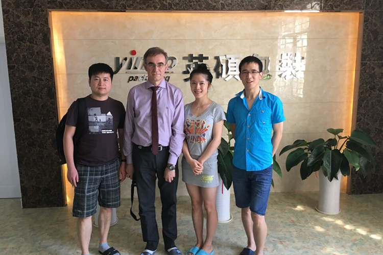 英碩防靜電吸塑托盤(pán)魅力不淺，引巴西買(mǎi)家跨國(guó)而來(lái)